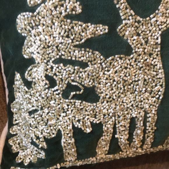 🆕 Cynthia Rowley Beaded Green Velvet Large Decorative Pillow Reindeer Deer Woods - Picture 5 of 16